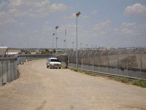 The US-Mexico border. The cartels are mainly on the other side of the fence. (wikimedia.org)