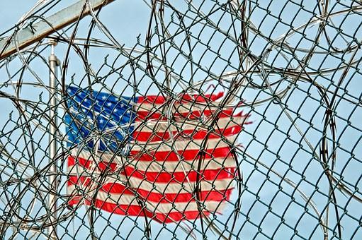 Some federal drug prisoners released to home confinement during the pandemic are urged to seek clemency. (Creative Commons)