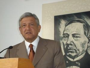 AMLO in front of picture of his favorite Mexican president, Benito Juarez (Creative Commons)