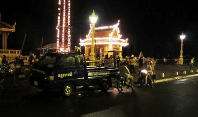 Cambodian "intervention" truck rounding up drug users and other "undesirables" in Phnom Penh. (hrw.org)
