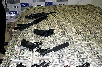 Mexico Drug_Money_and_weapons_seized_by_the_Mexican_Police_and_the_DEA_2007.jpg