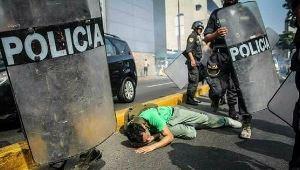 Peruvian police attack medical marijuana marchers in Lima last Saturday. (Facebook)