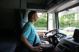 Truckers and other labor groups are urging the House to reject hair drug testing. (wikimedia/Veronica538)
