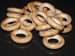 Poppy seed bagels play a role in a New Jersey lawsuit against a healthcare provider that drug tested pregnant women without their consent. (Pixabay)