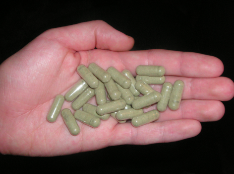kratom capsules (Creative Commons)