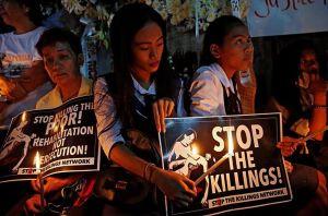 Protestors denounce Duterte's bloody drug war. (hrw.org)