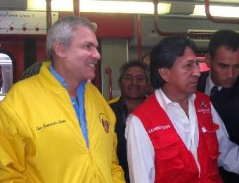 Peruvian presidential contenders Luis Castaneda (l) and Alejandro Toledo (r) in happier times. (image via Wikimedia)